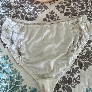 White lace thong panty